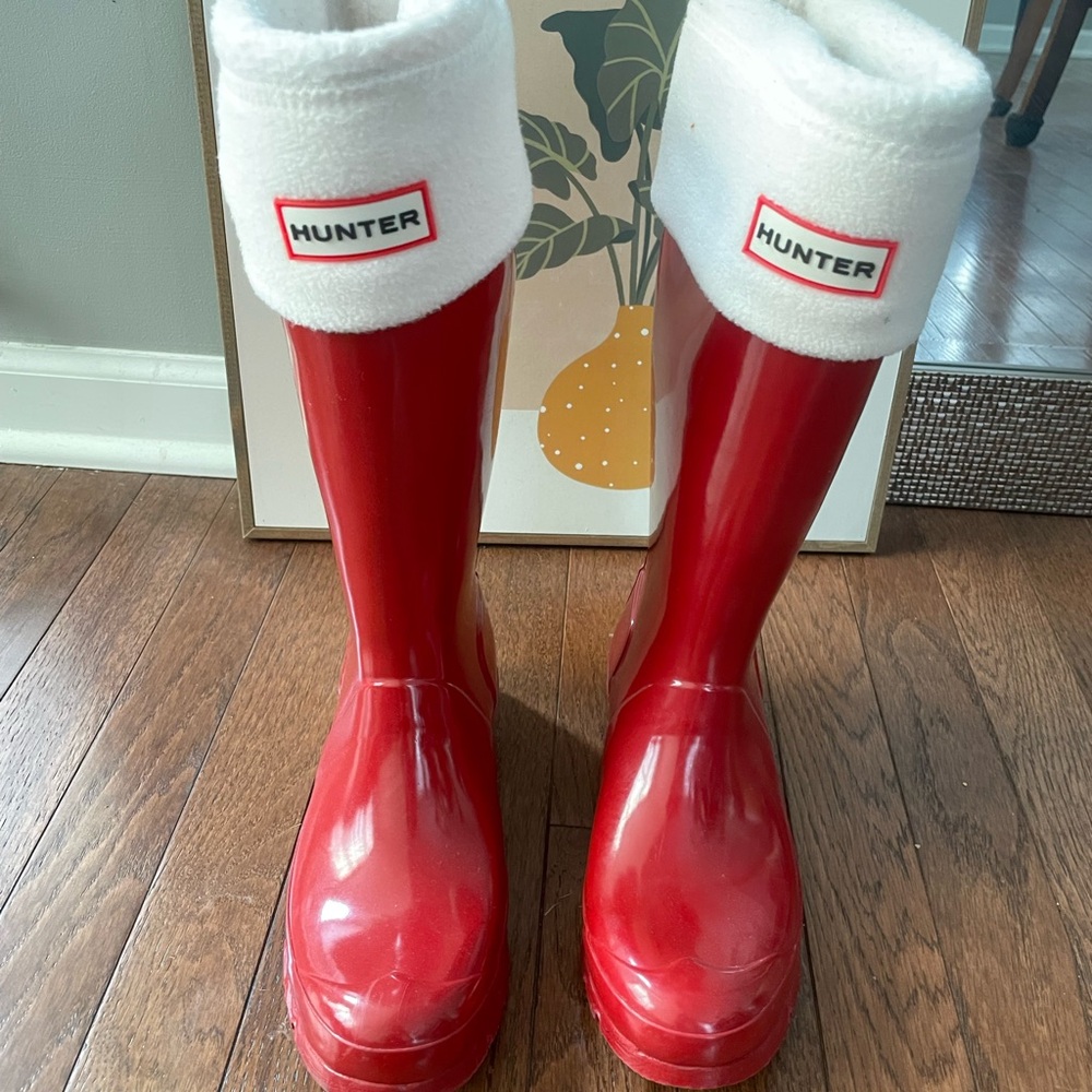 Hunter Classic Red Boots, White Socks Included